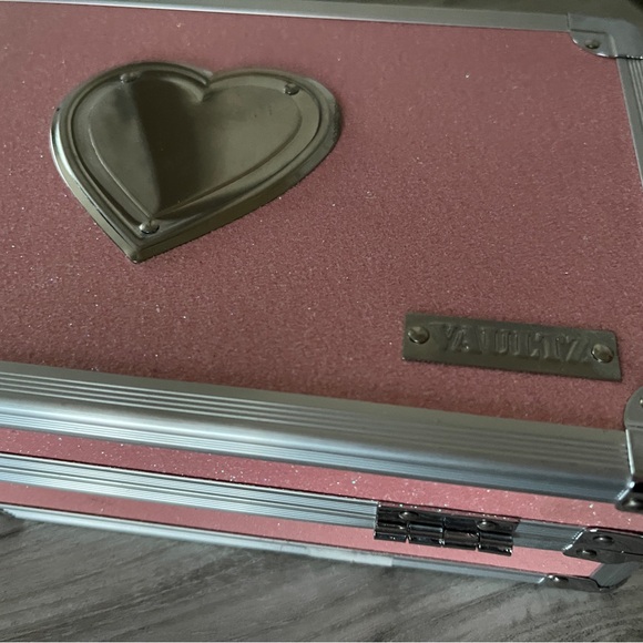 Vaultz Pink Glitter Lock and Key Pencil Box - Picture 11 of 11